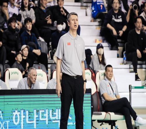 中國(guó)男籃迎關(guān)鍵戰(zhàn)！陣容換血，兩主帥推薦兩人，郭士強(qiáng)還不考慮嗎