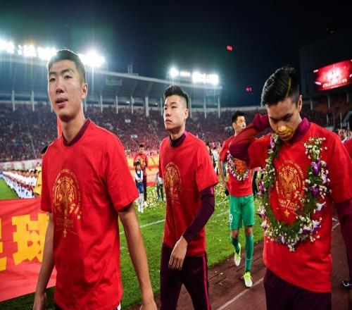 记者：广州恒大每次过年都给足协官员送红包，每人几十万