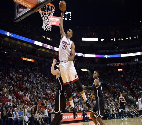 上海賺大了！36歲老將轟24分10板，硬生生從第四外援打成球隊(duì)頭牌