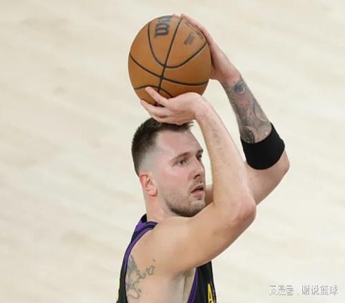 湖人大勝奇才三喜臨門，前狀元觸底反彈，兩數(shù)據(jù)占優(yōu)奠定基調(diào)