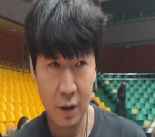 廣州山東踩場(chǎng)！小高與艾倫敘舊+與鮑威爾PK中場(chǎng)三分，邱彪談疲憊