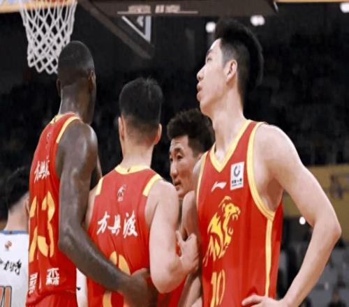 10分完勝，廣廈錘爆浙江隊(duì)！胡金秋15+3，程帥澎10中0成臥底