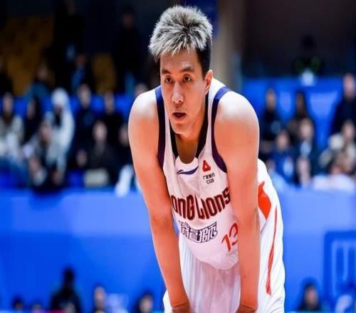 6分4次失误，山东队赢球还得靠郭艾伦，广州队比北京首钢还冤枉