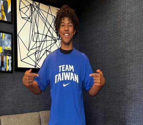 中國(guó)男籃勁敵前NBA扣籃王之子或?yàn)閷殟u出戰(zhàn)將組4黑1白陣容