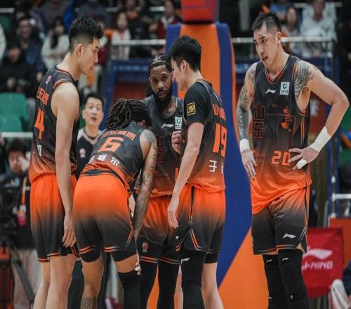 山東男籃險(xiǎn)勝?gòu)V州評(píng)分出爐：陶漢林全隊(duì)最高，鮑威爾太離譜