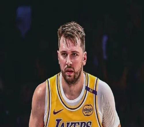 東契奇差億點(diǎn)單場50+20+20三雙！史上最快30+三雙！平平無奇嘛！