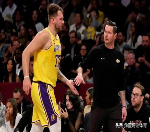 湖人大勝奇才賽后！雷迪克表揚2人，力挺失意之人，4隊有意老詹