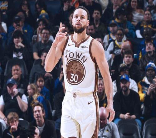 8人得分上雙，勇士無緣逆轉(zhuǎn)！狀元29+11庫(kù)里傷退，格林15+7創(chuàng)紀(jì)錄