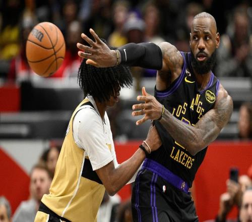 41歲詹皇空接平框暴扣！湖媒高呼OMG在場+25打卡還大幅降薪