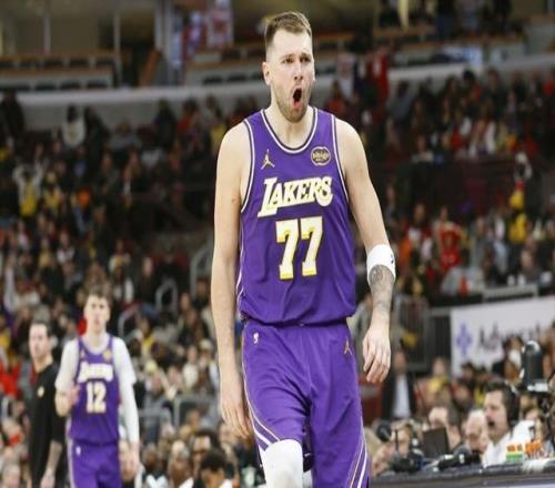 NBA恐怖攻擊力！東契奇大號(hào)三雙創(chuàng)下多項(xiàng)紀(jì)錄