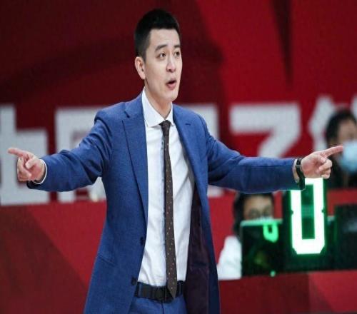 曝北控男籃接觸楊鳴，媒體人直言上海男籃大短板，曾凡博恢復良好