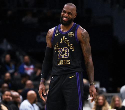 37分11板13助！28分13板3帽！盧卡創(chuàng)神級紀錄，艾頓定律誕生