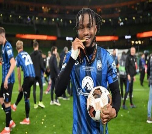 世体：马竞的头号目标是卢克曼，但报价比费内巴切少1000万欧