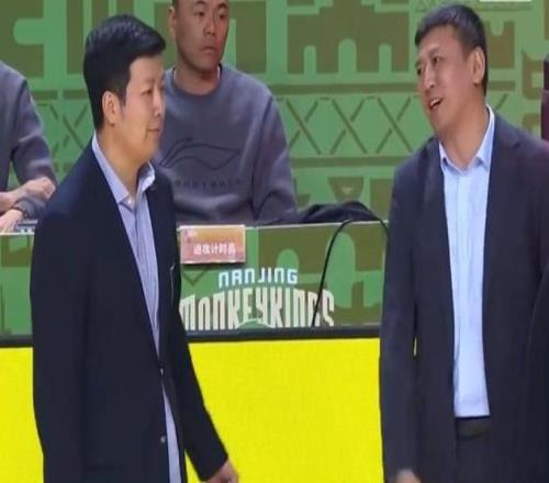 四川vs南京垃圾時間引三人被驅(qū)離場引熱議球迷吐槽不遵守潛規(guī)則