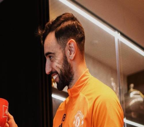 20張圖紀(jì)念加盟曼聯(lián)6年，B費(fèi)：這六年的旅途真的很棒