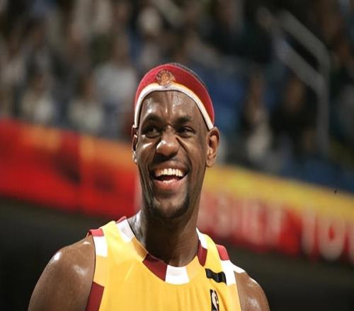 騎士國(guó)王公牛3方超大交易，幕后贏家詹皇！勒布朗回家?guī)?后衛(wèi)奪冠