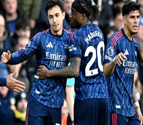 隨著槍手40、藍(lán)軍32絕殺，英超最新積分榜如下！利物浦41排第5