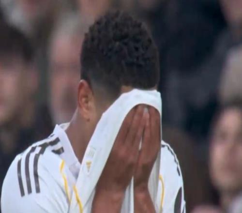 皇馬遭暴擊！貝林厄姆爆哭，左腿拉傷閃退，伯納烏球迷送掌聲