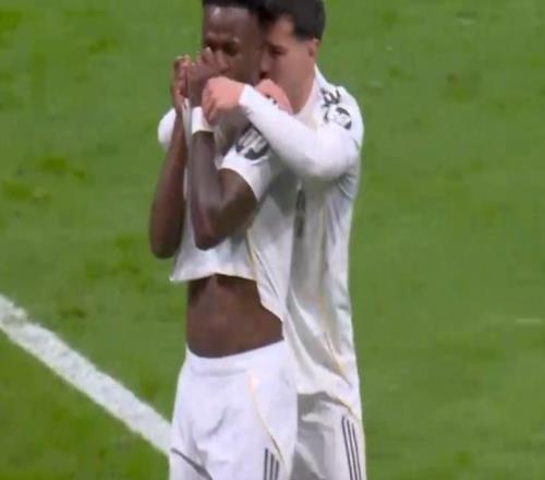 維尼修斯破105天球荒！1V3轟超級世界波，親吻隊徽回擊噓聲