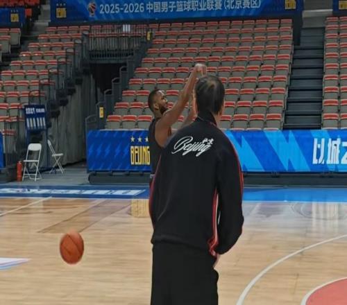 喊話青島！許利民曝4人帶傷出戰(zhàn)，雷蒙親承膝蓋還疼但會(huì)出戰(zhàn)！