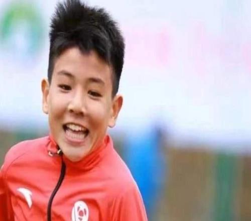 組隊踢中冠！恒大足校去年已有16人踢上中超：連拿4個冠軍