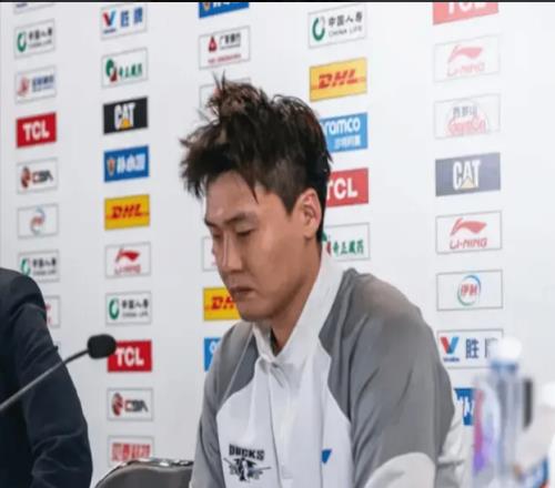 趙睿承認(rèn)錯(cuò)誤：扳平兩罰不中很不應(yīng)該許利民回應(yīng)質(zhì)疑是無(wú)事生非