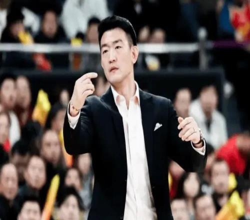 勝浙江發(fā)布會(huì)！王博與桑普森強(qiáng)調(diào)防守大戰(zhàn)，談效率低直指體能下滑