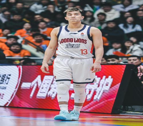 郭艾倫單場(chǎng)得分創(chuàng)賽季新低：有人慢慢退場(chǎng)，有人加速閃亮