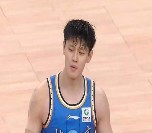 隊(duì)史首次！奪冠熱門遭爆冷，輸?shù)煤軣o(wú)語(yǔ)，強(qiáng)援打滿40分鐘砍31+10