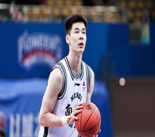 僅打7分鐘再度崴腳！徐杰受傷讓郭士強比杜鋒急高詩巖地位更穩(wěn)了