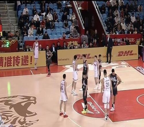 延遲一小時(shí)開賽！CBA離譜一戰(zhàn)：吉林主場(chǎng)31分慘敗引球迷提前離場(chǎng)