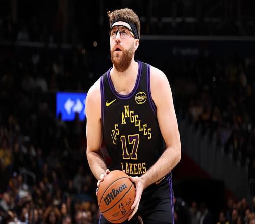 又能得分又能傳球，湖人替補(bǔ)內(nèi)線新星在進(jìn)攻端的功能非常全面