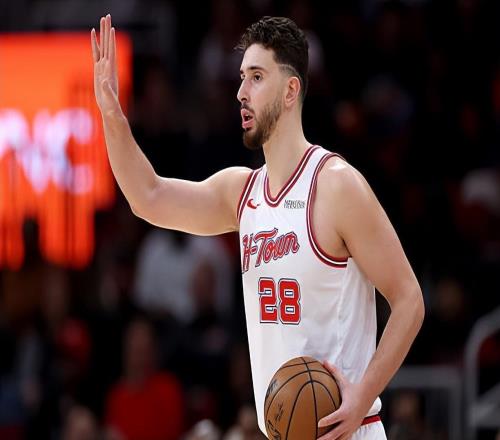 最近一段時(shí)間狀態(tài)一塌糊涂，火箭應(yīng)該適當(dāng)減少內(nèi)線支柱的球權(quán)