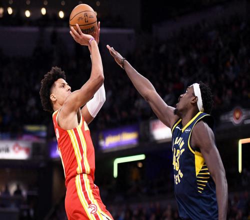 空砍33+12+10，新鷹王成歷史第三人！倒數(shù)第一送6連勝黃蜂神助攻