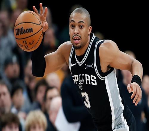 超級第六人的狀態(tài)突然間明顯下滑，馬刺也是最終輸?shù)袅吮荣? />
<div   id=