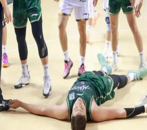 四川同曦垃圾時(shí)間沖突官宣！4人被禁賽，共罰16萬，主帥也被罰款