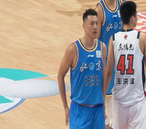 截胡廣東隊！NBA冠軍中鋒被曝簽約北京男籃，朱芳雨補強計劃落空