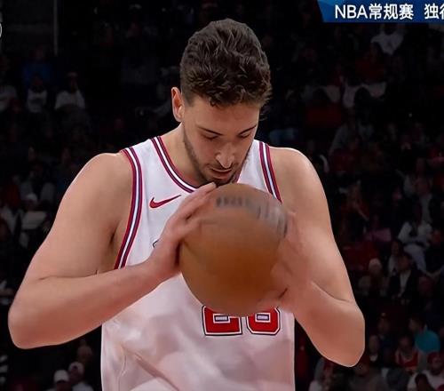 火箭險勝獨行俠，賽后球員評分，5人高分，杜蘭特及格，申京低分