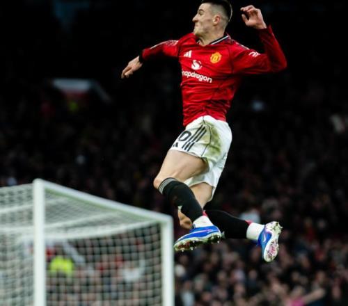 94分鐘絕殺，新帥上任3連勝，卡里克帶著熟悉的曼聯(lián)精神回來了！