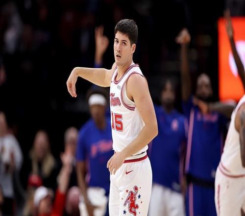 被對手各種打爆，火箭探花郎這樣的防守水平確實(shí)是太糟糕了