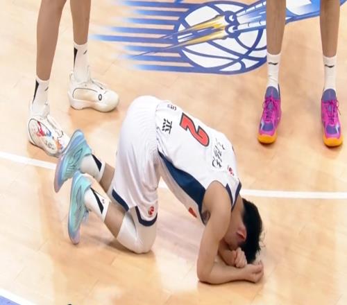 徐杰傷情確認(rèn)！上海練出超級(jí)新人，4壞消息讓粵滬戰(zhàn)徹底失去懸念