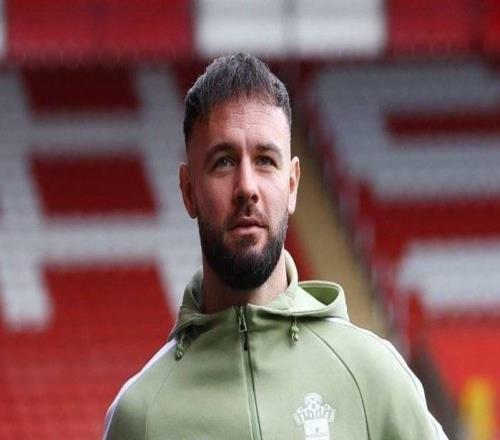 天空體育：南安普頓即將接受狼隊對阿姆斯特朗的報價