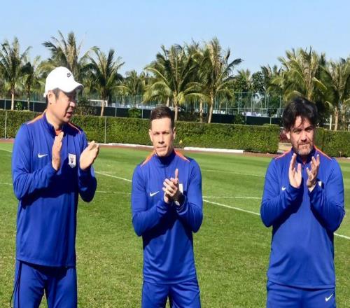 泰山保三爭一不買悍腰中衛(wèi)難產高層怕了！足球報鎖死到位時間