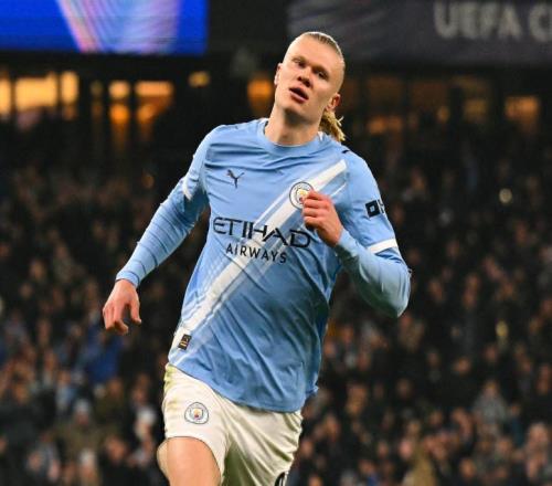 11場(chǎng)2球1助攻！哈蘭德被球迷吐槽：踢得太軟了，被抱摔還嘻嘻哈哈