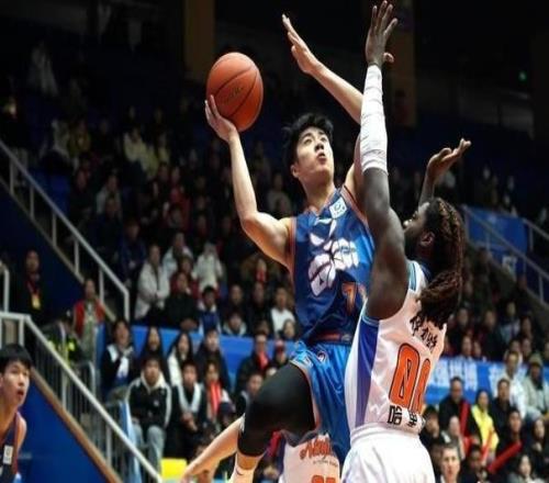 四川男籃47比105慘敗新疆男籃