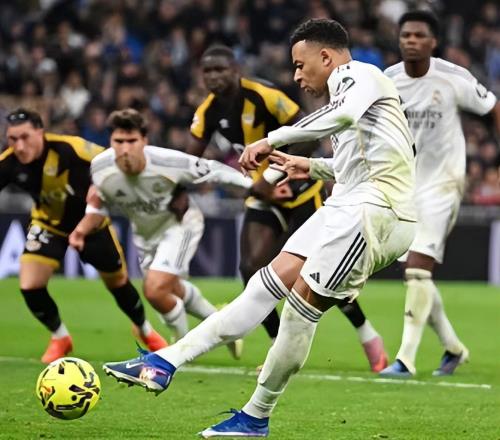 隨著皇馬21，畢包11皇家社會(huì)，西甲最新積分榜如下！巴薩領(lǐng)跑