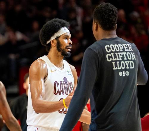 SGA轟34+5+13仍無(wú)緣今日最佳！對(duì)不起，你碰到創(chuàng)紀(jì)錄的阿倫了