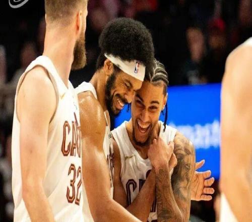 西部：這都沒(méi)進(jìn)東部：這都能進(jìn)倫納德：聽(tīng)說(shuō)我沒(méi)進(jìn)全明星還有誰(shuí)！