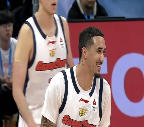 廣東隊(duì)?wèi)?zhàn)略性輸給寧波CBA內(nèi)線大殺器身價(jià)大暴跌，杜鋒還要簽人