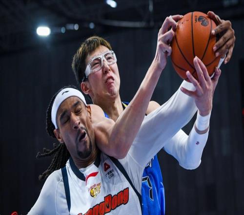 打不過寧波！廣東1缺點(diǎn)無解，易建聯(lián)救不了杜峰，三冠功臣是硬漢